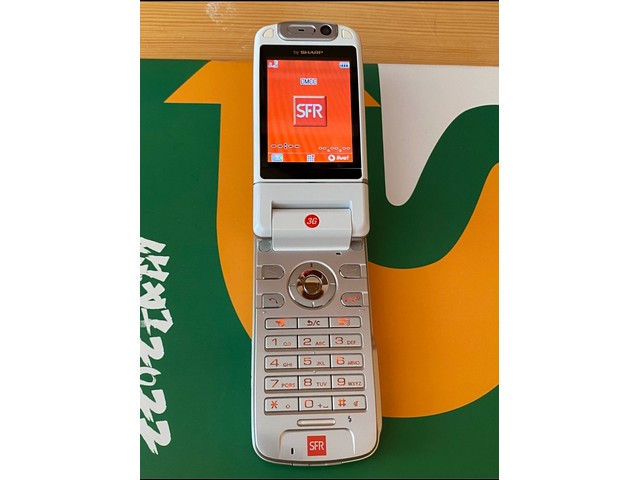 Used Rare SHARP SFR 902SH White 2MP CCD Unlocked GSM 3G Flip