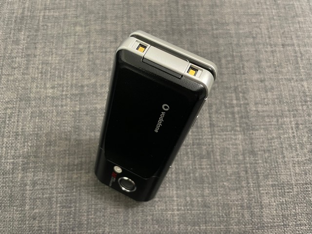 Mint Rare SHARP Vodafone 903SH Black SX833 FW Unlocked 3G Flip