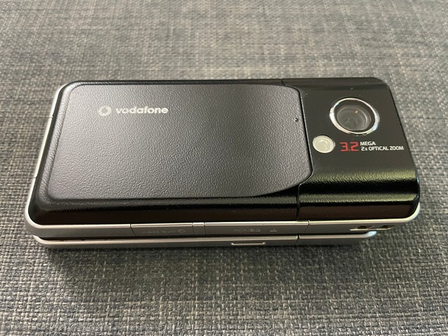 Vodafone 903SH シャープ 当時別売卓上充電器付き Vodafone 903SH シャープ 当時別売卓上充電器付き